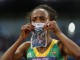 Месерет Дефар из Эфиопии празднует победу в беге на 5000 метров на Олимпиаде в Лондоне