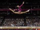 Американская гимнастка Габриэль Дуглас  во время выступлений на бревне на Олимпийских играх в Лондоне