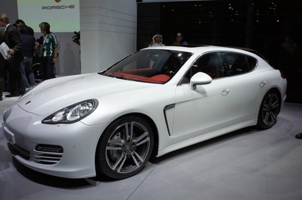 Вот такая Porshe Panamera сейчас у Хачериди
