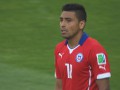 Защитник сборной Чили ткнул соперника пальцем в интимное место