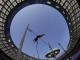 Китайский прыгун с шестом Янг Яншенг исполняет одну из попыток во время квалификации на чемпионате мира по легкой атлетике в Москве
