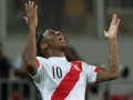 Игрок сборной Перу покинул тренировку в машине скорой помощи