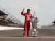 Трофей имени Борга Уорнера, который вручается победителю гонок NASCAR Indy 500. Его высота - 162,5 см