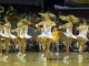 Девушки из группы поддержки выступают во время перерыва в матче NCAA Саузен Калифорния – Вашингтон 
