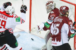 Донбасс побеждает рижское Динамо Донбасс побеждает рижское Динамо