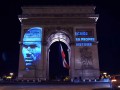 Триумфальная арка в Париже была украшена инсталляцией с обращением Зидана