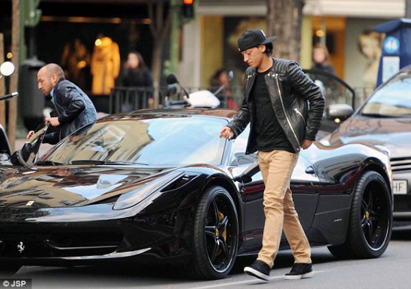 Озил и его Ferrari 458