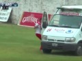 В Аргентине футболист отпраздновал гол, забравшись в машину скорой помощи