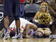 Мело Тримбле, игрок Maryland, падает на пол в первой половине баскетбольного матча NCAA против Западной Вирджинии в городе Колумбус, штат Огайо, ввоскресенье, 22 марта 2015 года.