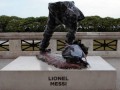Хулиганы разрушили памятник Месси в Аргентине