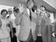 Боксер Кассиус Клей, который позже изменит свое имя на Мохаммед Али, прибыл в международный аэропорт Лас-Вегаса (17 июня 1963 год)