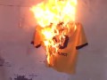Фанаты Боруссии сожгли футболку предателя