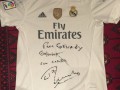 Роналду подарил Головкину именную футболку со своим автографом