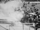 24 мая 1964 года. В Лиме во время матча олимпийских сборных Перу и Аргентины произошли масштабные беспорядки. Их причиной стало то, что арбитр не засчитал гол, забитый хозяевами в концовке поединка. В итоге они не смогли попасть на Олимпиаду в Токио. Полиция решила применить против зрителей слезоточивый газ, что спровоцировало панику и давку на трибунах. В результате погиби 318 человек, более 500 пострадали.