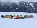 Тренер немецкого клуба поселил команду в палатках на снегу