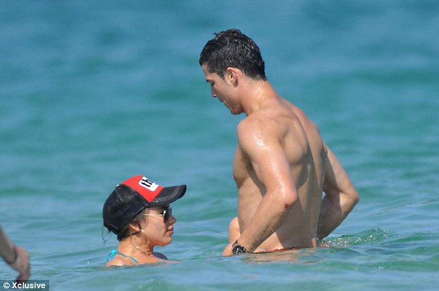 Роналду и его подруга развлекались на пляже