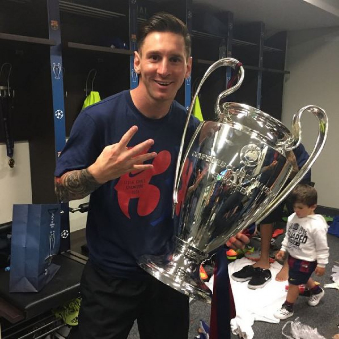 Лионель Месси с Кубком Лиги чемпионов