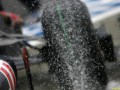 Дождь вносит коррективы в расписание Гран-при Японии