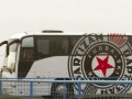 Фанаты в Баку забросали автобус с футболистами Партизана (фото)