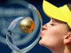 Польская теннисистка Агнешка Радванска празднует победу на Роджерс Кап, который прошел в Монреале, Канада