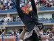 Американская теннисистка Серена Уильямс празднует победу на US Open