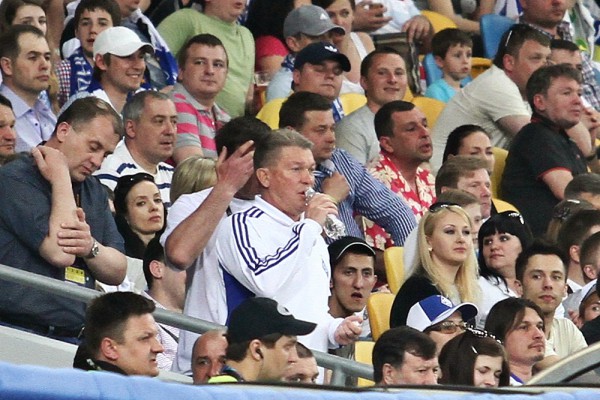 Блохин пошел на трибуну смотреть футбол